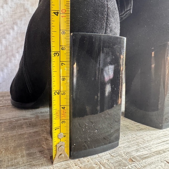 NEW Torgeis Fontaine Black Croc-Embossed  Block Heel Ankle Boots w/ Buckle Sz 8 - Picture 7 of 15